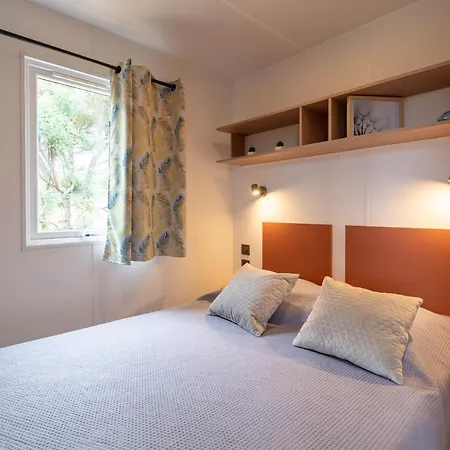 Holiday home Le Cycas, Mobil-home Neuf Avec Sa Vue Degagee Sur Les Vignes Et La *